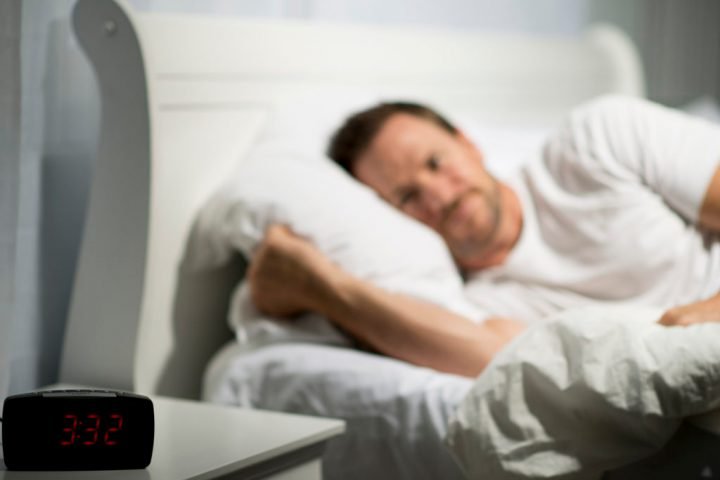 https://www.itoozhiayurveda.in/wp-content/uploads/2018/03/Sleep-deprivation.jpg